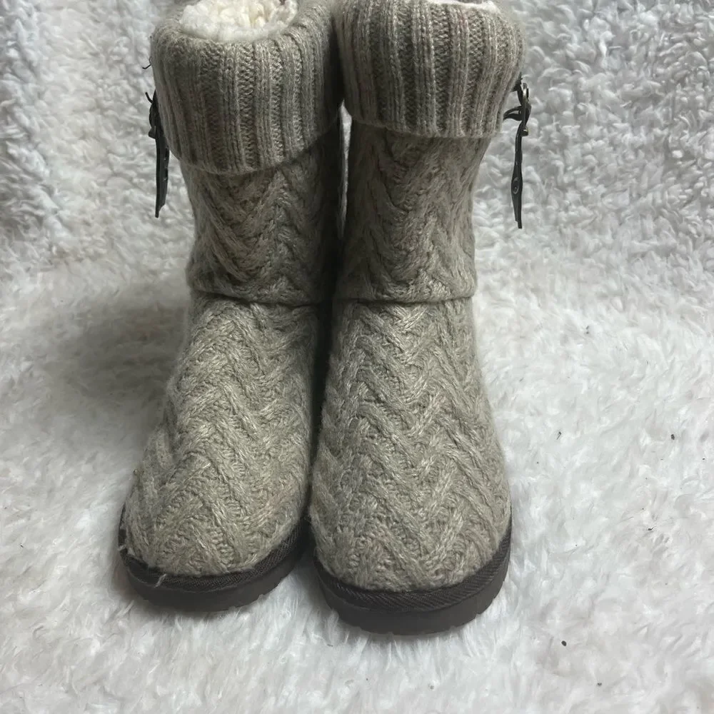 Mukluks beige and gray knit boots brown faux suede trim faux fur lining …